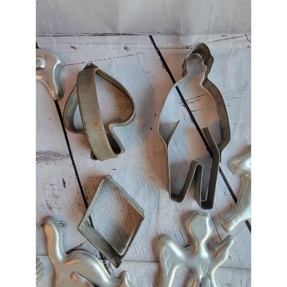 Group Of 12 Vintage Cookie Cutters Aluminum Metal Crafting Cutters - Picture 3 of 8
